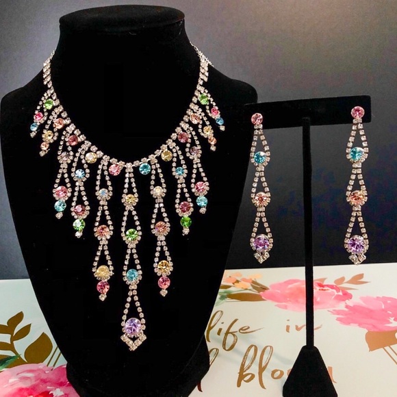 Jewelry - Necklace & Earring Set